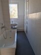 Voll sanierte 3 Zimmer-Wohnung mit verglastem Balkon - Bad Beispielfoto