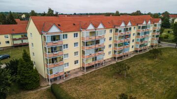 Sanierte Wohnung mit verglastem Balkon, 18507 Grimmen, Etagenwohnung