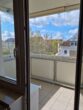 Sanierte Wohnung mit verglastem Balkon - verglaster Balkon - Beispielfoto